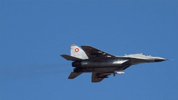 Подновяват издирването на черната кутия на падналия МиГ-29