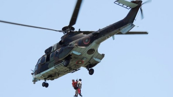 Военни от Сухопътни войски и Военновъздушните сили се включват в гасенето на пожара край Хисаря