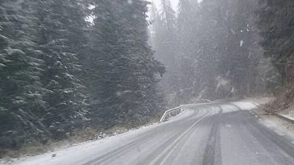 Сняг и висока лавинна опасност, ограничено движение през Превала