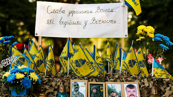 Бойците от „Азов“ остават в руски плен, други войници се връщат в ковчег