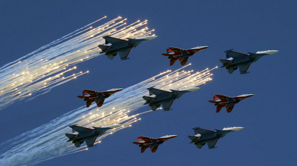 Русия чества Деня по победата с въздушни демонстрации