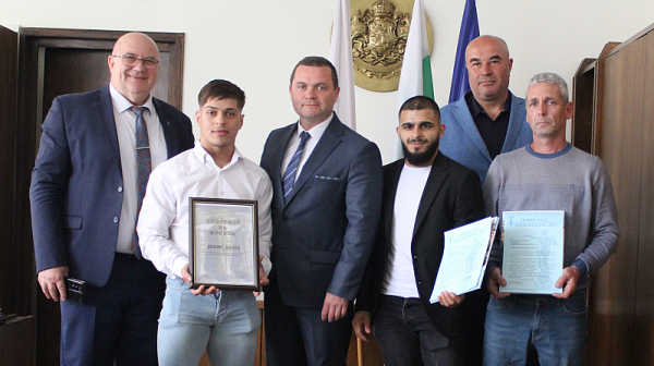 Кметът Пенчо Милков награди Ангел Русев за европейската титла по вдигане на тежести