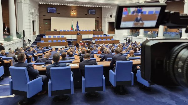 Парламентарен покер: Удължителният бюджет мина на първо четене