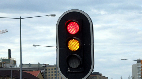 Институт за пътна безопасност: Червен светофар за Борисов