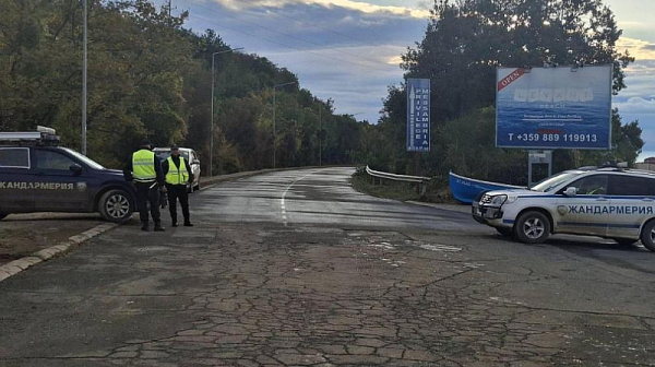 Ограничен достъп до Елените, обстановката в Бургас постепенно се нормализира