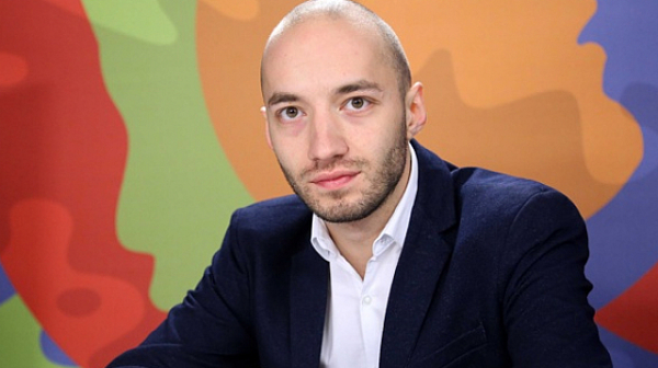 Политологът Димитър Ганев: Радев иска той да изглежда политическата алтернатива, а не БСП