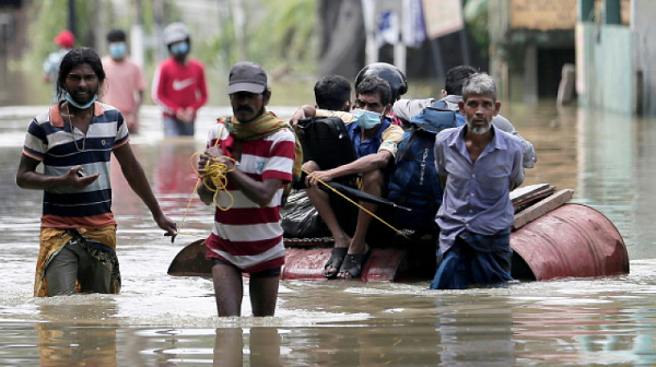 Десетки жертви след наводнения и свлачища в Шри Ланка