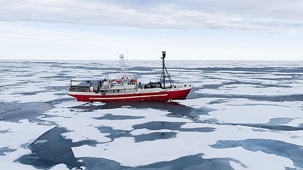 Повече кораби, повече сажди: Арктика се затопля още по-бързо