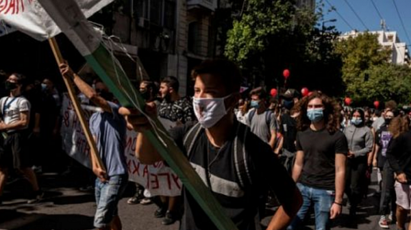 Сблъсъци с полицията на протестите в Атина и Солун