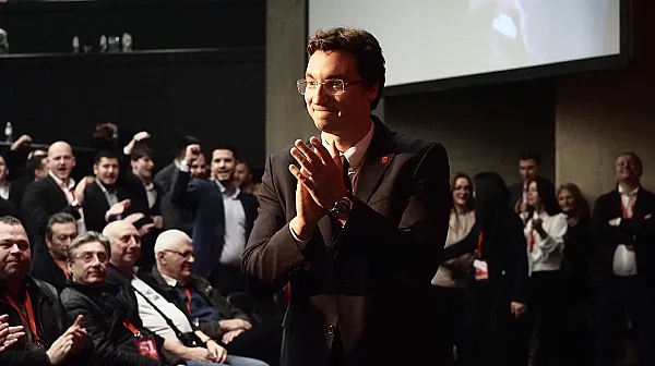 Вот на доверие: Крум Зарков остава председател на БСП