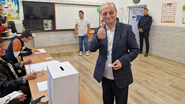 Ахмед Доган гласува пръв „за бъдещето на България“: Няма да е розово