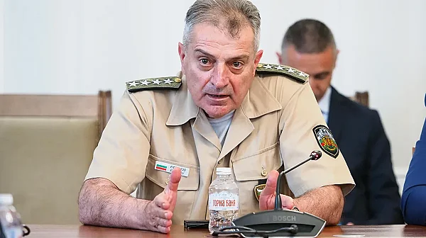 Шефът на отбраната: Войната в Украйна изправя България и Словакия пред предизвикателства