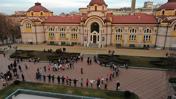 ”Неделни хора” - жертва на група протестъри и провокатори