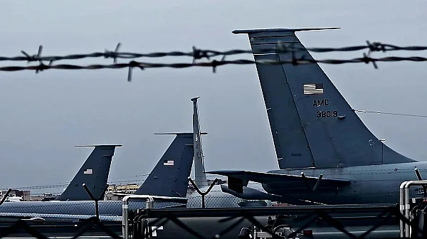 Парламентът изслушва Гюров, министри и директора на летището за американските самолети