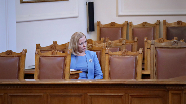 Надежда Йорданова: Имаме главен прокурор, който арогантно отказва да се отчита пред НС