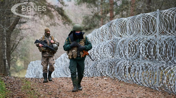 Латвия твърди, че мигрантският натиск по границата с Беларус остава висок