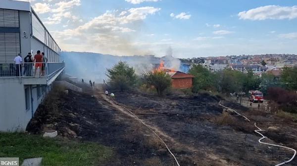 Големият пожар край Созопол вече е локализиран