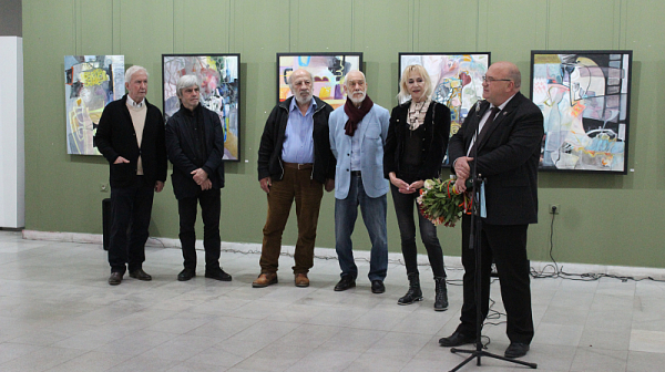 Известни български творци с обща изложба в Русе