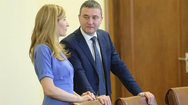 Горанов и Ангелкова може да се върнат като редови депутати в НС