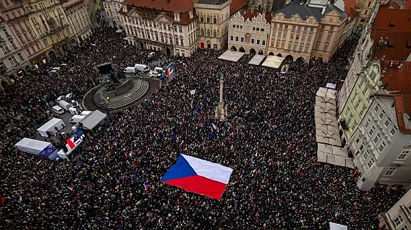 Десетки хиляди подкрепиха чешкия президент Петр Павел в сблъсъка му с премиера Бабиш