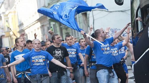 Синьо шествие на фенове на ФК ”Левски” преди мача с ЦСКА, полицията на крак
