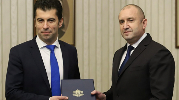 Президентът връчи мандата на ”Продължаваме Промяната”, Петков го върна изпълнен