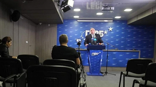 Залезът на един Борисов: Безкрайно сам в партийната централа обясни, че няма къща