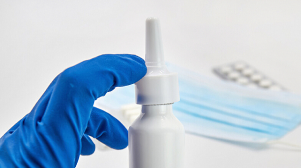 Учени от САЩ: Ваксината срещу COVID като спрей ще е много по-ефективна