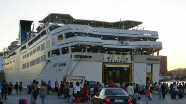 Морски бури блокираха фериботи в Гърция