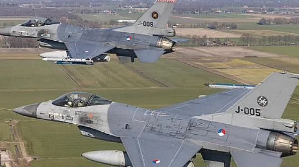Ройтерс: САЩ одобряват изпращането на изтребители F-16 в Украйна от Дания и Холандия