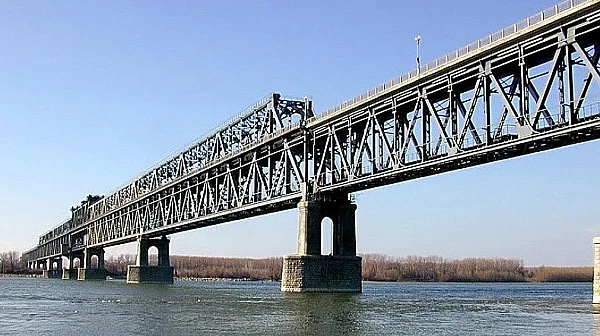 Затвориха изцяло Дунав мост при Русе заради финалния етап от ремонта