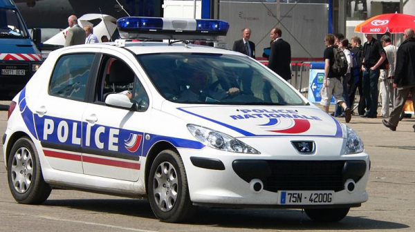 Френски полицаи излязоха на протест, обидени за обвинения в расизъм