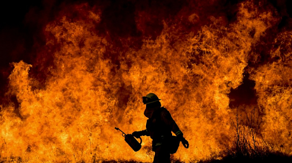 Огнена земя: Опасност от пожари в 26 области у нас