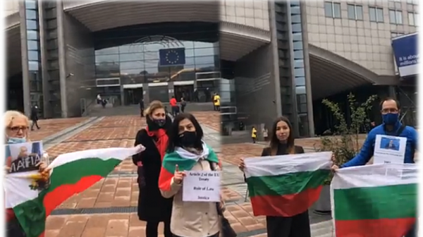 Българи се събират пред сградата на ЕП в Брюксел