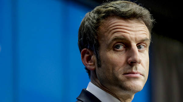 Шанс за опозицията във Франция да свали кабинета на Макрон