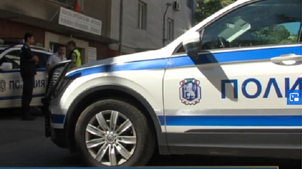 Кола удари патрулка в Пловдив, двама полицаи са ранени