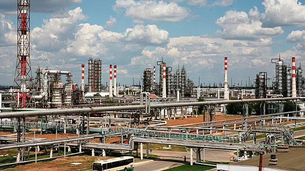 Украински дронове удариха рафинерия на „Лукойл“ във Волгоград