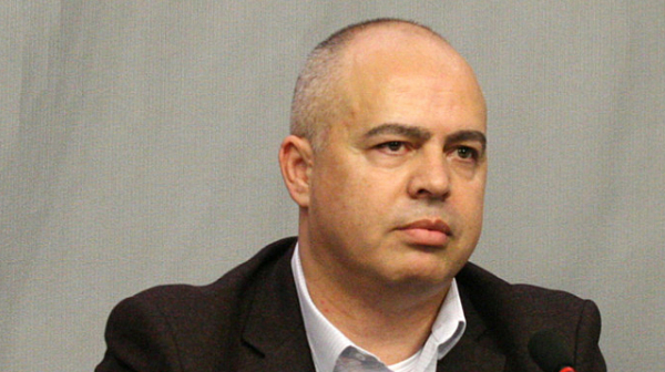 Депутатът Свиленски към управляващите: Парламентарен цирк, за да управлява Борисов сам
