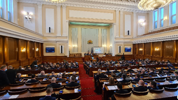 Парламентът прие окончателно промени в Закона за мерките срещу изпирането на пари