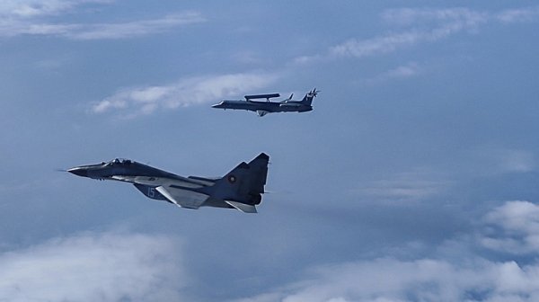 Румъния вдигна изтребители заради руски дронове край границата с Украйна