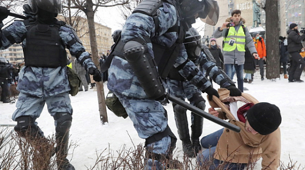 Рекорд! Близо 3300 души са задържани при протестите в подкрепа на Навални