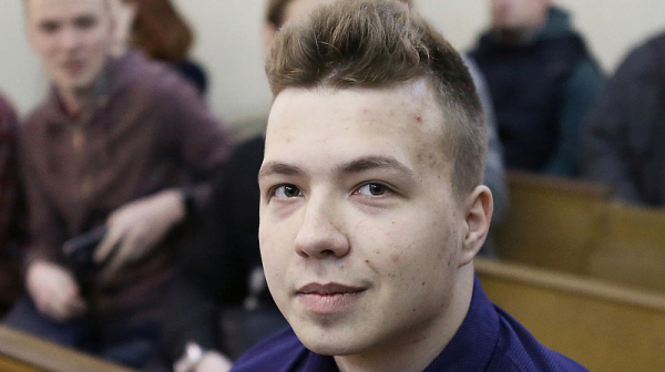 Беларуският блогър Роман Протасевич отива на съд в Минск