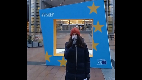 Българите в Брюксел на протест докато евродепутатите обсъждат ситуацията у нас