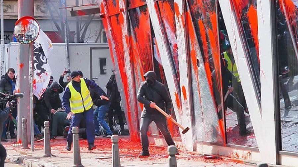 Домът на Европа с щети за над четвърт милион евро след вандалския протест на „Възраждане“