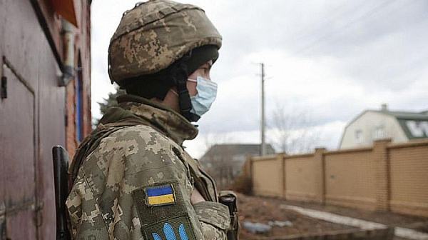 България дава каски и бронежилетки на Украйна