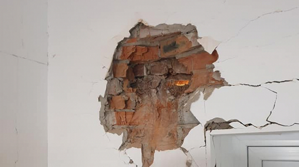 Чудовищно! Жена показа дома си след руската ракетна атака в Уман. Всичко е в кръв /видео/