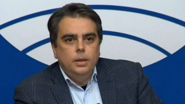 Асен Василев: За първи път македонският външен министър дойде в България и се извини