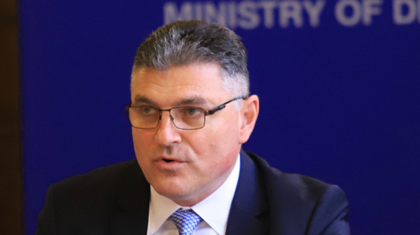 Министър Панайотов: В МО са били извършвани предварителни 100-процентови авансови разплащания по договори