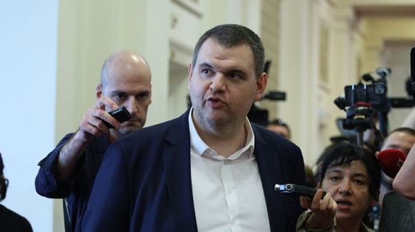 Пеевски подхвана преговори за конституционна реформа още преди да е влязъл в ресорната комисия