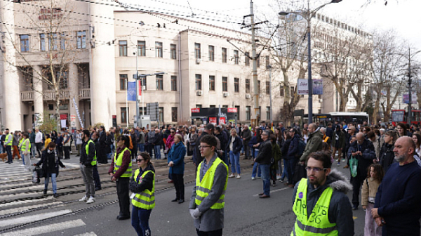 3 месеца след трагедията в Нови Сад: Студенти блокират трите моста на Дунав